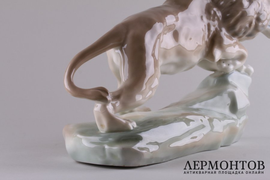Статуэтка Лев. Фарфор, роспись. Чехия, Amphora. Нач. 20 в.