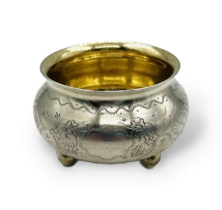 Солонка на ножках. Серебро 84 пробы, П. Лобанов, Россия, 1867 год