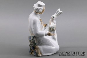 Статуэтка Докор Айболит. Г. Чечулина, авторская. Фарфор, роспись. СССР, Дулево, 1976.