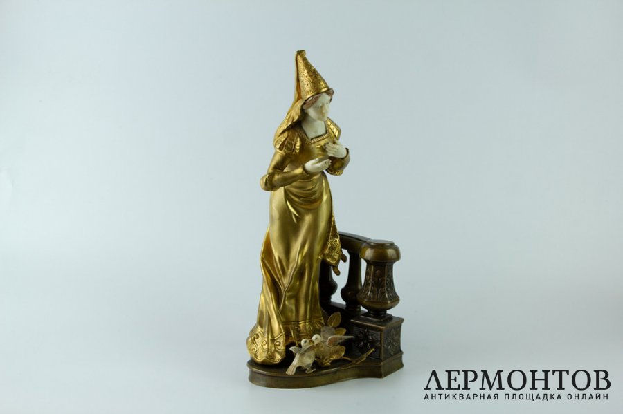 Статуэтка Дама с голубями на балконе. Франция, 1900-е гг.