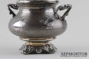 Сахарница в стиле ампир. Серебро 950, гильоше, патина. Франция, XIX век.