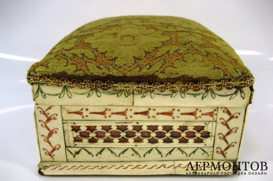 Декоративная шкатулка. Кость, дерево, шитье. Российская Империя.