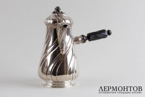 Шоколадник Leon Lapar в стиле рококо. Серебро 950 пробы. Франция, XIX в.