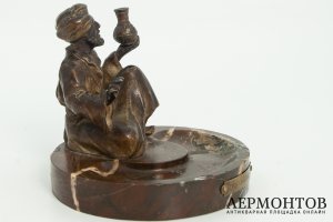 Статуэтка Араб Продавец масла. Франция, 1930-е гг. Шпиатр. Мрамор.