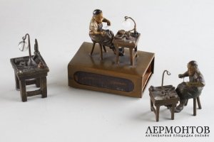 Лампа-подсвечник Еврейский сапожник со спичечницей и миниатюрами. Бронза. Австрия.
