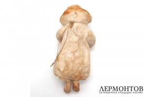 Елочная ватная игрушка Ребенок с муфтой. СССР, конец 1930-х-1940-е гг. 