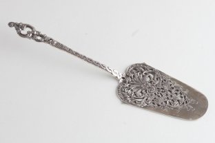 Лопатка десертная, ажурная. Серебро 950 пробы. Франция, XIX век.