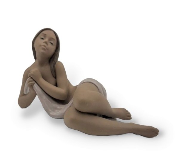 Статуэтка «Грация». Фарфор грес, Lladro, скульптор José Puche, Испания, 2000–2007 годы