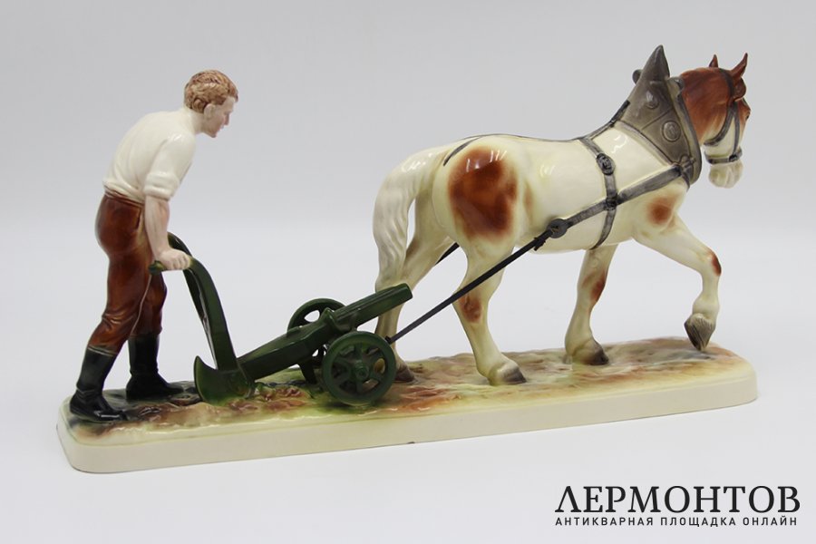 Скульптура Пахарь. Фаянс, роспись. Германия, фирма Катцхютте, 1950е гг.