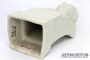 И.В. Сталин, бюст. Фарфор. СССР, Дулево, Куров, 1940-50е гг. Авторский.