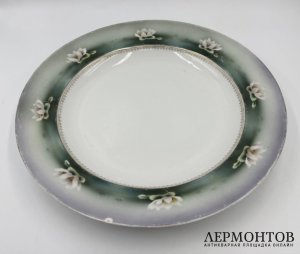 Блюдо Кувшинки. Россия, Кузнецов, 1900-е гг. Фарфор, деколь с подрисовкой.