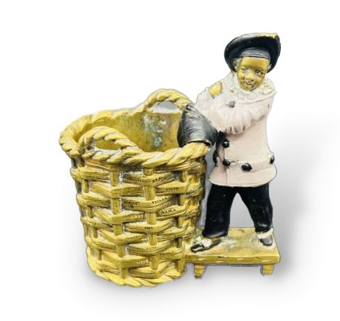 Статуэтка-карандашница «Клоун с корзиной». Бронза, Западная Европа, рубеж 19–20 вв.