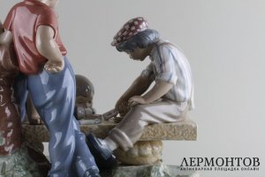 Статуэтка Мальчики играющие в карты. Nao by Lladro.  Фарфор. Испания. 80-е гг. XX в.