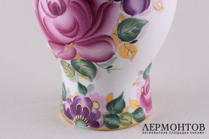 Ваза Розовые цветы. Фарфор, роспись, золочение. СССР, Хайтинский завод, 1970е-80е