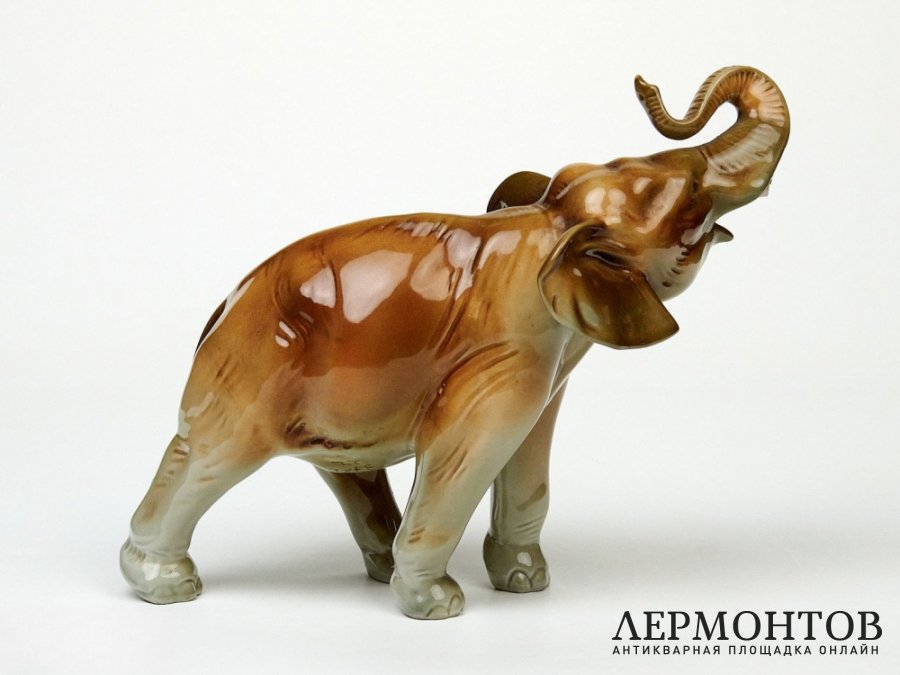 Статуэтка «Слон». Фарфор, Royal Dux, Чехословакия, 1950-е годы