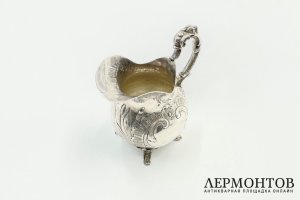 Молочник в стиле неорококо. Германия, середина 19 века. Серебро 800 пробы.