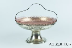 Конфетница со стеклянной вставкой. Серебро 84 пробы. Россия, Москва. 1880-е гг. Мастер О.Курлюков.