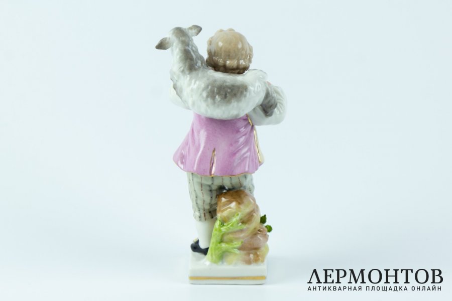 Миниатюра Мальчик с барашком. Германия, Мейсенская фарф. ман-ра, 1920-30-е гг. Фарфор, роспись.