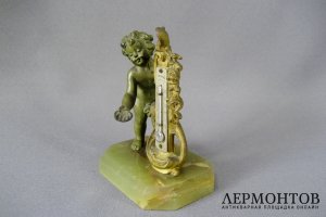 Настольный градусник. Бронза, оникс. Европа, XIX век. Высота 10,0 см.