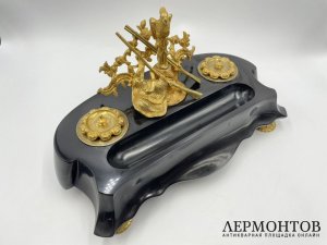 Чернильница с охотничьим сюжетом. Россия, 19 век. Бронза, сланец.