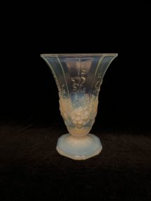 Ваза Ар Деко. Франция, Verlux, Etling, 1920-1930-е гг. Опаловое стекло.