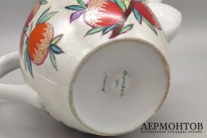 Чайник заварочный Малинка. Художник Н.А. Хренов. Фарфор, роспись. СССР, Дулево, 1984