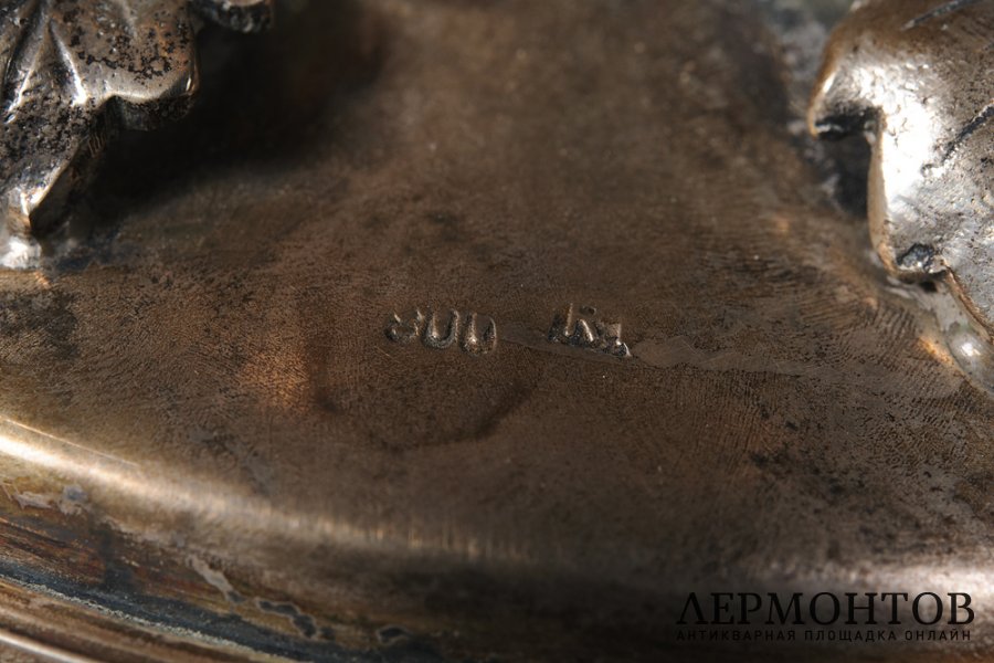 Ваза, декорированная виноградной гроздью. Западная Европа, нач. 20 века. Серебро 800 