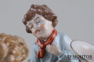 Статуэтка. В гостях у бабушки. Фарфор. SCHEIBE - ALSBACH, Германия. XX век.