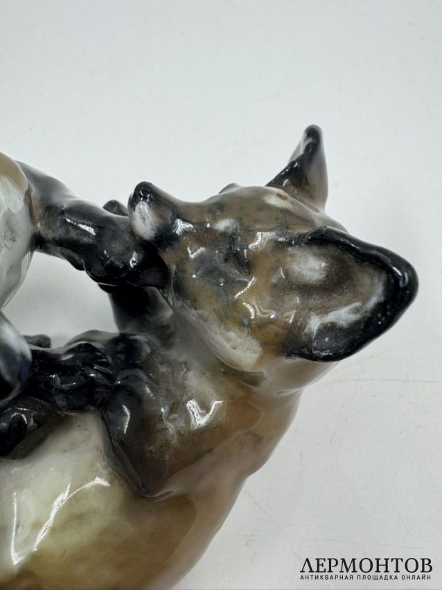 Статуэтка «Играющие лисята». Фарфор, роспись, Rosenthal, Германия, 1-я половина 20 века