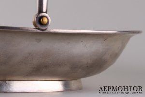 Сухарница лаконичной формы с ручкой. Россия, Москва, 1881 г. Серебро 84.