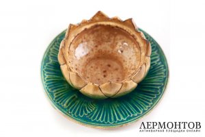 Масленка в форме артишока. Российская Империя, Товарищество Кузнецова, нач. 20 в. 