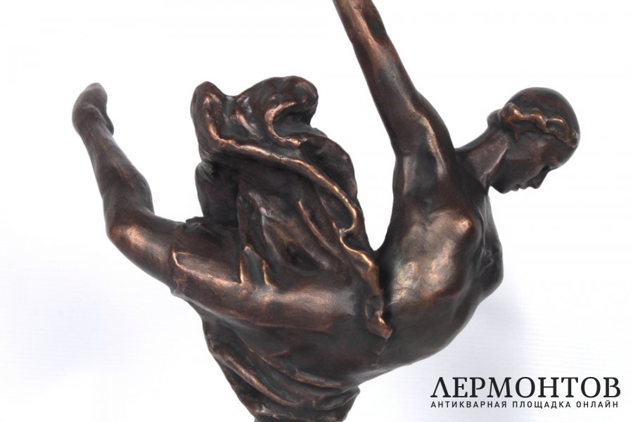 Скульптура Балерина Г. Уланова в роли Одетты. Е.А. Янсон-Манизер, 1961 г.