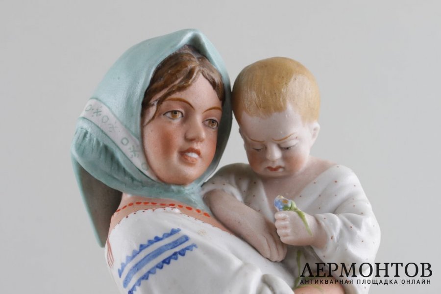 Статуэтка Девочка с ребенком. Россия, Дмитровский фарфоровый завод, 1926-1930 гг. 