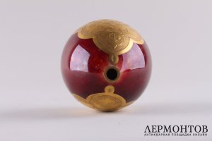 Яйцо пасхальное, бычья кровь. Фарфор. Российская империя, рубеж XIX-XX веков.