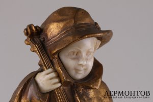 Скульптура в стиле Ар Деко Маленький скрипач. Франция, Париж, 1900-10-е гг.