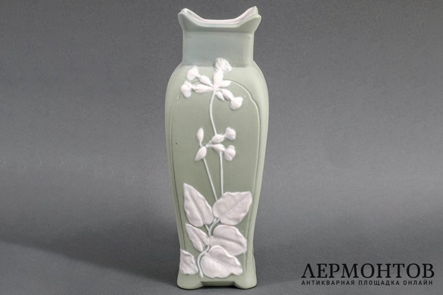 Ваза Фиалки, модерн. Бисквит. СССР, Вербилки, 1930е гг.