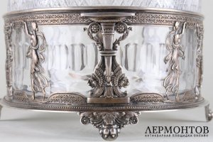 Ваза для фруктов, украшенная античными сценами.  Серебро 950 пробы