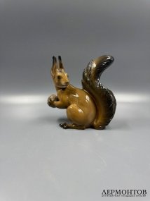 Статуэтка «Белка с лесным орехом». Фарфор, роспись, Rosenthal, автор модели Th. Kärner, Германия, середина 20 века