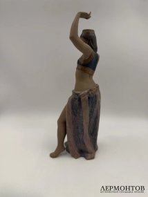 Статуэтка «Ритм Востока I». Фарфор грес, Lladro, скульптор Alfredo Llorens, Испания, 2005–2008 годы