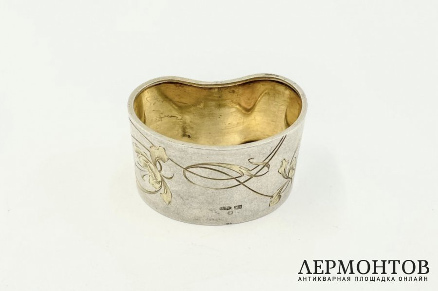 Кольцо для салфетки в стиле Модерн с цветами. Россия, 1900-е гг. Серебро 84 пробы.