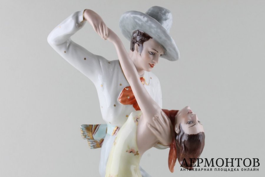 Статуэтка Танцоры танго. Фарфор.  Фабрика Royal Dux, Чехословакия, 1930- е годы.