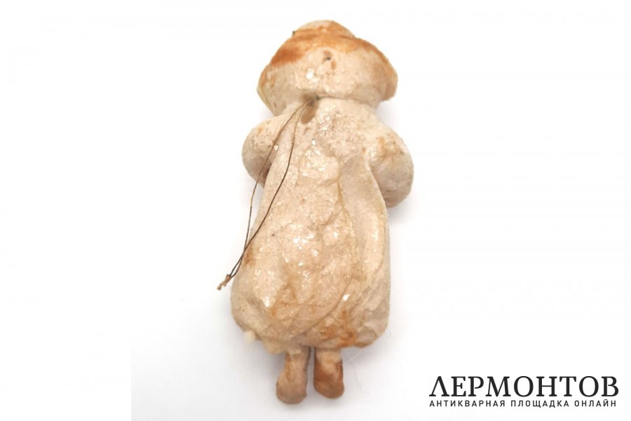 Елочная ватная игрушка Ребенок с муфтой. СССР, конец 1930-х-1940-е гг. 