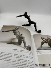 Скульптура «Футболист», 11 см. Бронза, скульптор Я. Я. Нейман, Россия