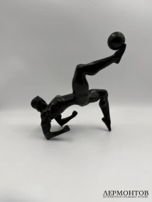 Скульптура «Футболист», 17 см. Бронза, скульптор Я. Я. Нейман, Россия