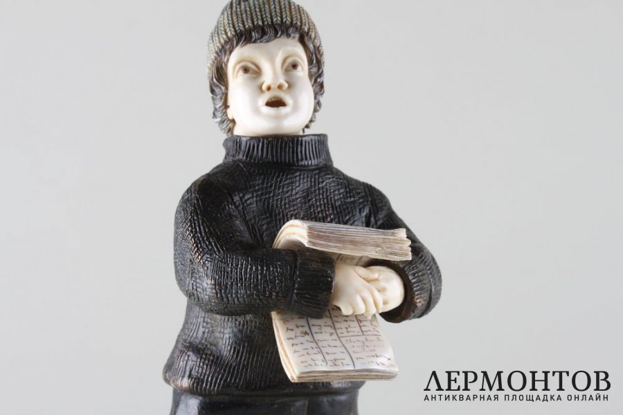 Скульптура Продавец газет. Западная Европа, 1920-1930-е гг. Бронза, кость.