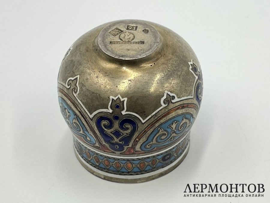 Стопка неваляшка. Россия, фирма Овчинникова, 1874 год. Серебро 91 пробы, эмаль. 