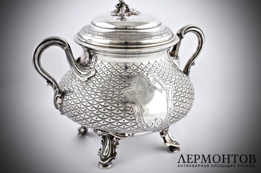 Сахарница в технике гильоше. Debain et Flamant. Серебро 950 пробы. Франция, н. XX в.