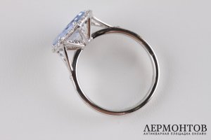 Перстень с голубым сапфиром и бриллиантами. Золото 750 пробы.