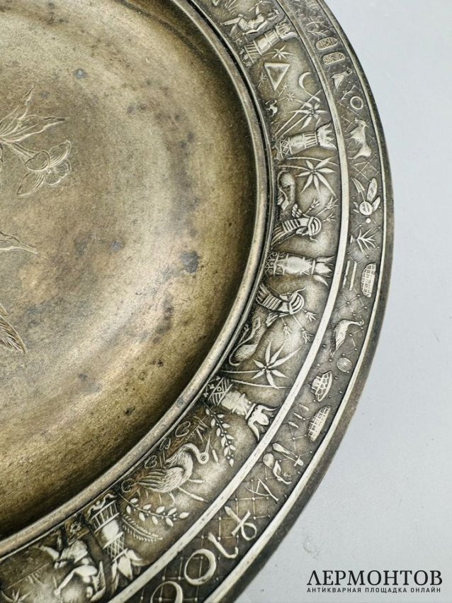 Ваза для фруктов с попугаем в египетском стиле. Металл, серебрение, Западная Европа, 
