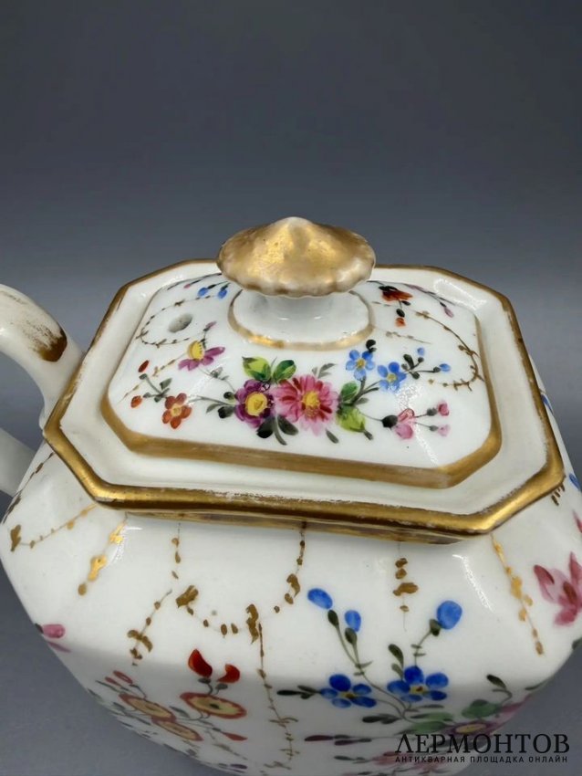 Чайник. Фарфор, роспись, золочение, «Старый Париж», Франция, около 1795–1815 годов